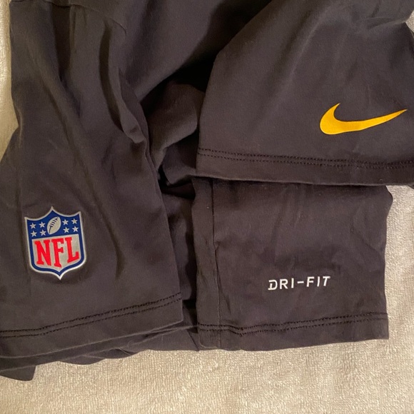 Ladies size L Nike tee with Steelers emblem - Picture 7 of 10